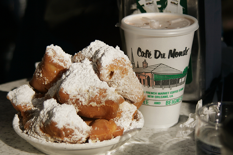 0210_nola-cafe-du-monde